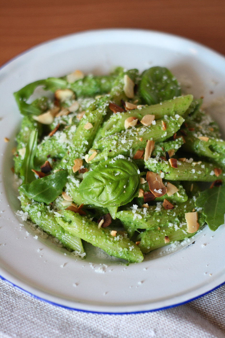 pasta al pesto di rucola e mandorle