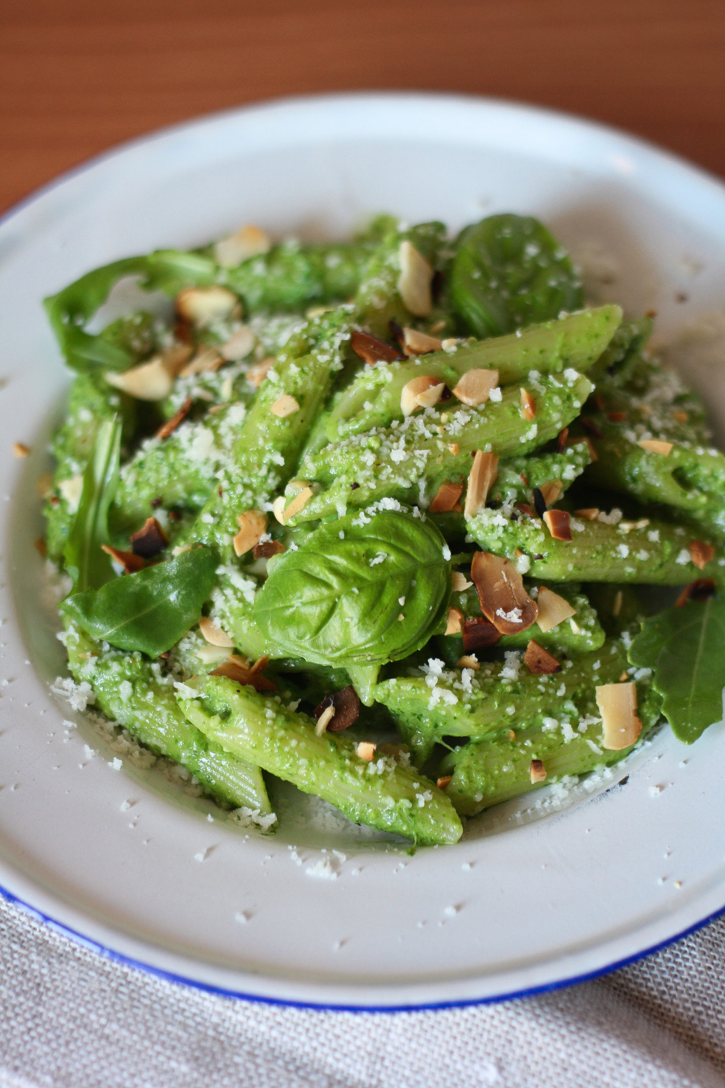 pasta al pesto di rucola e mandorle