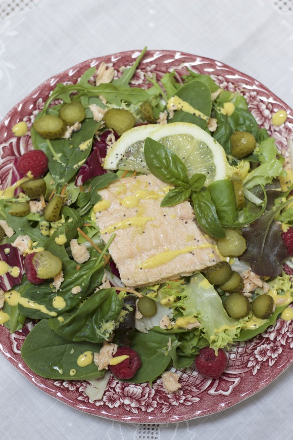 insalata con salmone, lamponi e senape