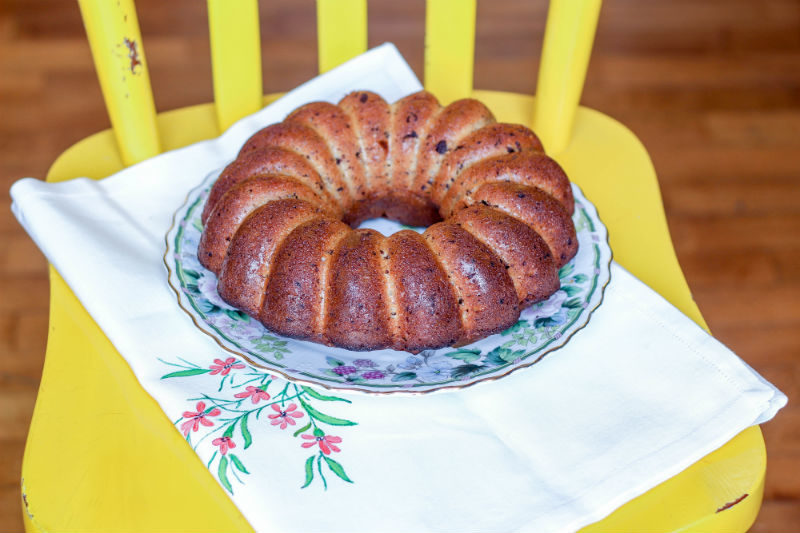 ciambella allo yogurt, cioccolato e noci senza burro