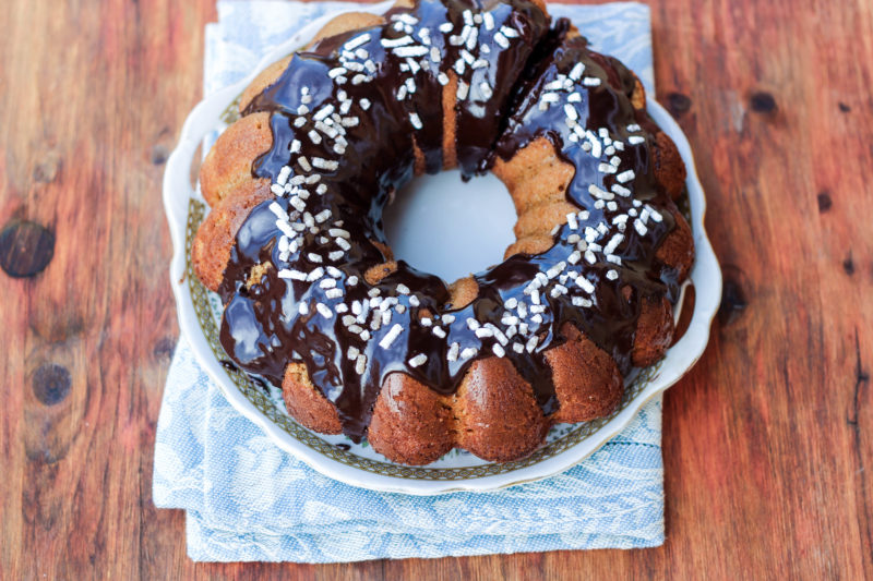 ciambella glassata al cioccolato