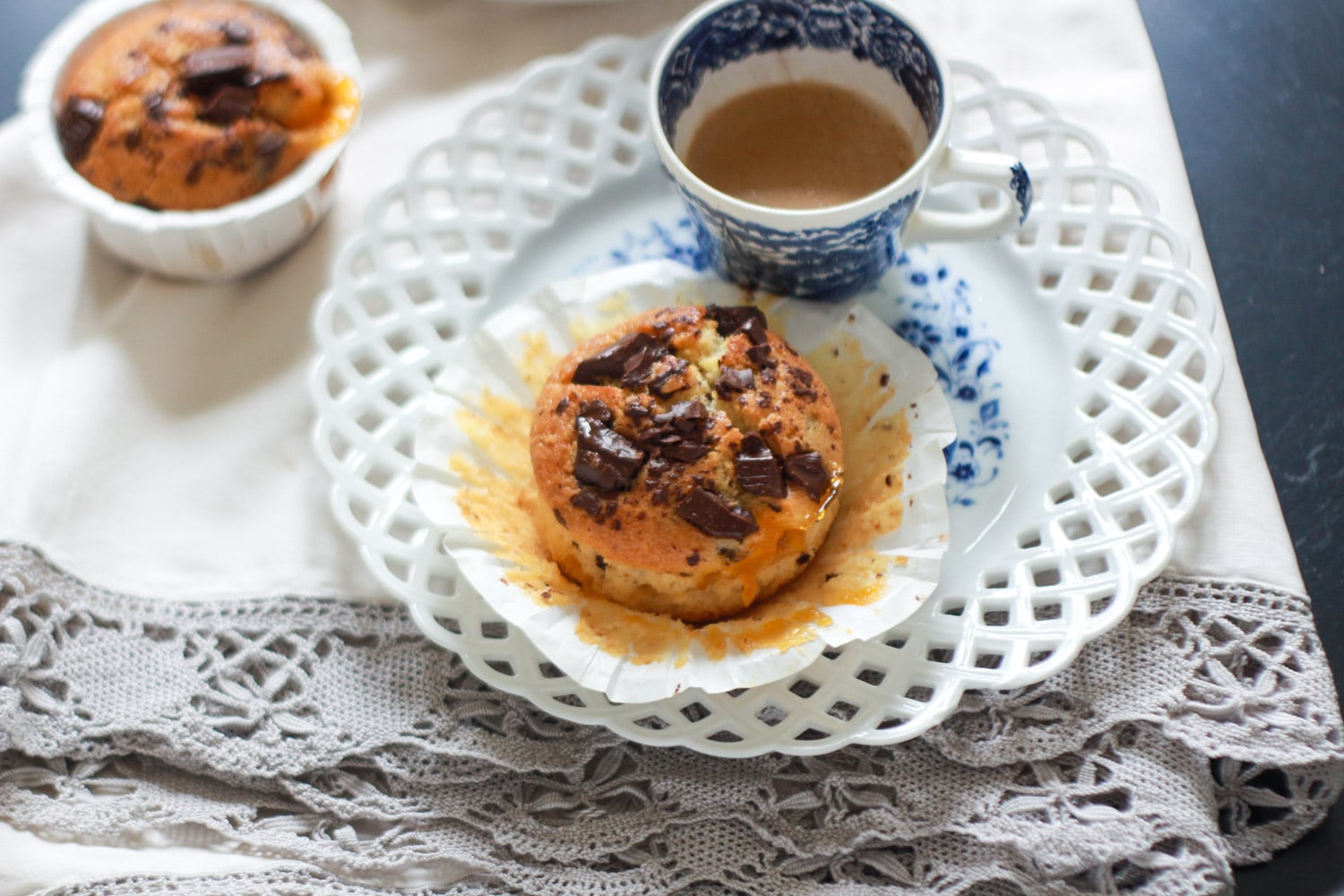 muffin con gocce di cioccolato e marmellata